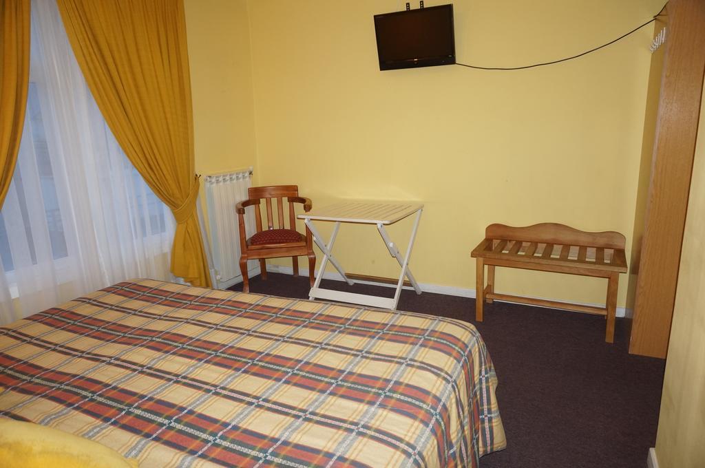 Hostal Ovejero Punta Arenas Exterior photo
