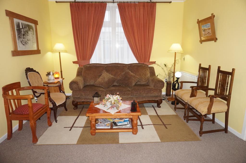 Hostal Ovejero Punta Arenas Exterior photo